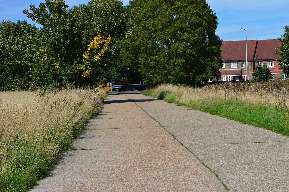 summerfield court driveway towards main road in 2017