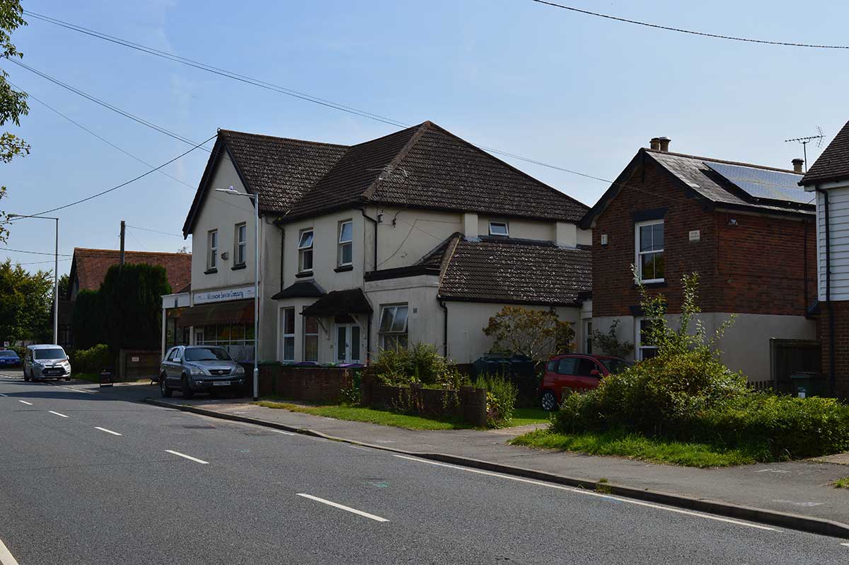 main road facing potten farm in 2017